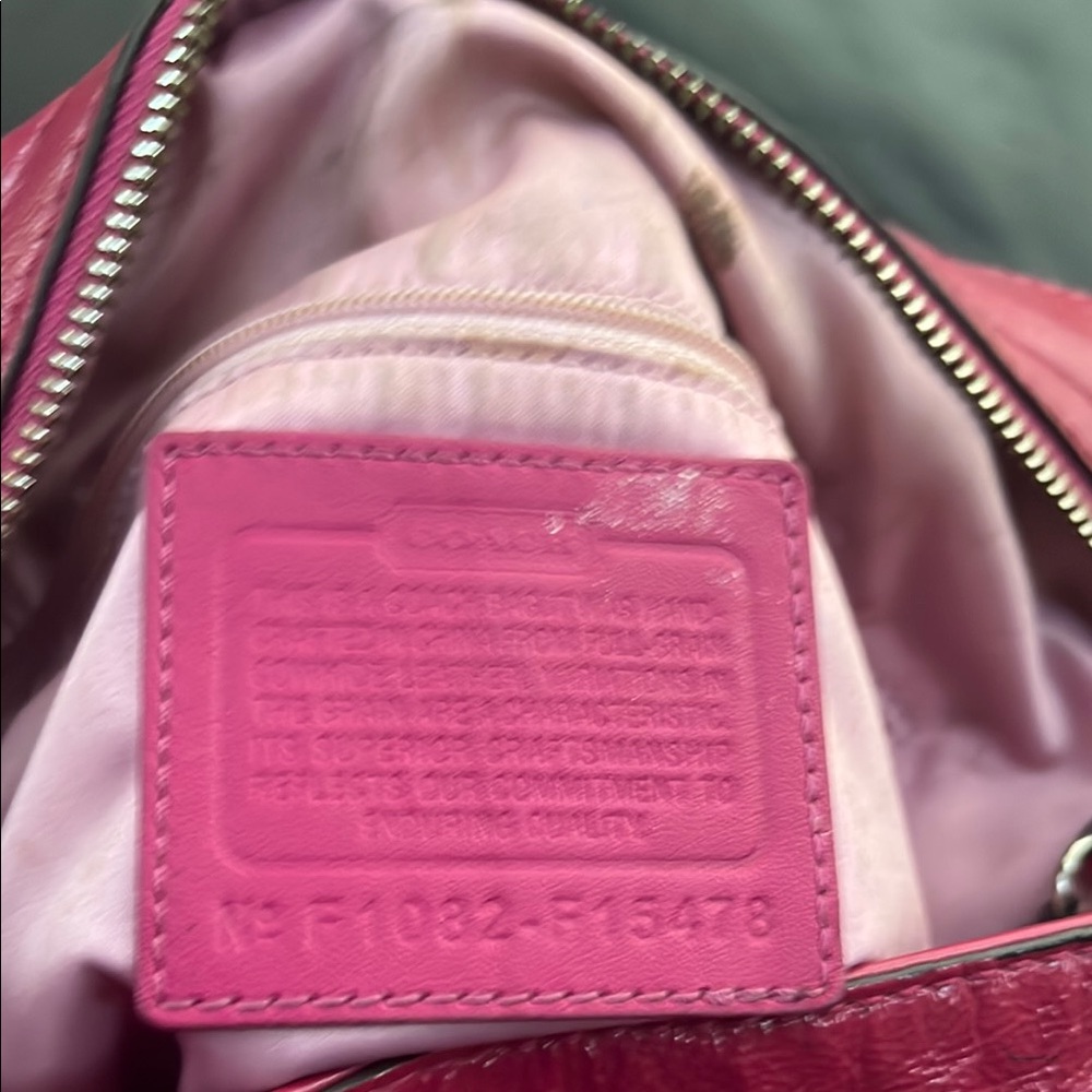 Elegant Pink Leather Shoulder Bag - Picture 3 of 7
